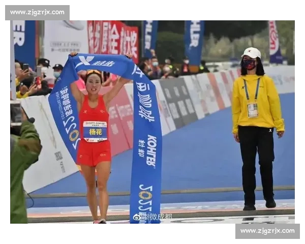 成马夺冠摔过终点！管油胜的 2 小时 16 分与草根韧劲